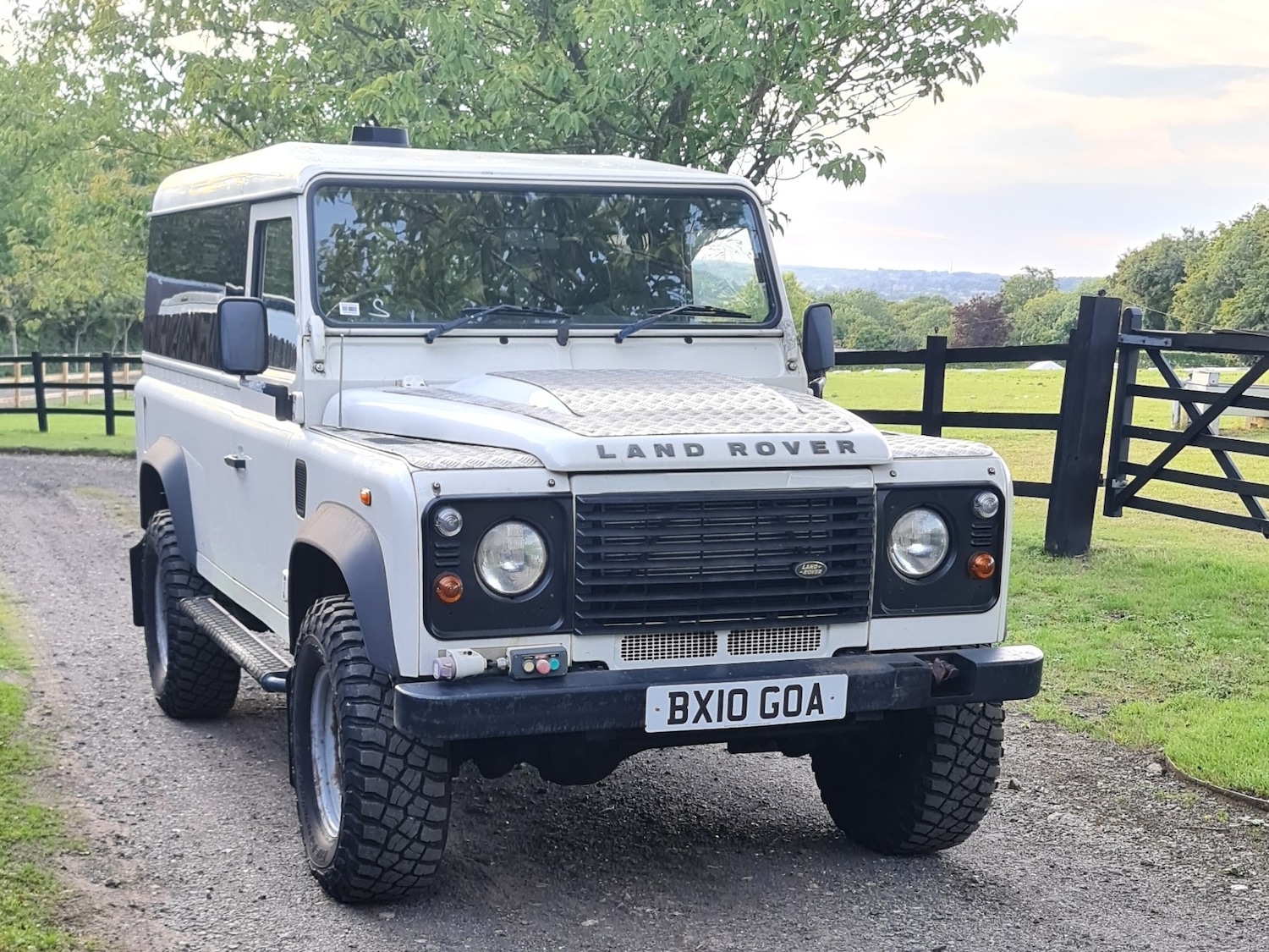 Used Land Rover Defender 2010 for sale - 76384936: Photo 3