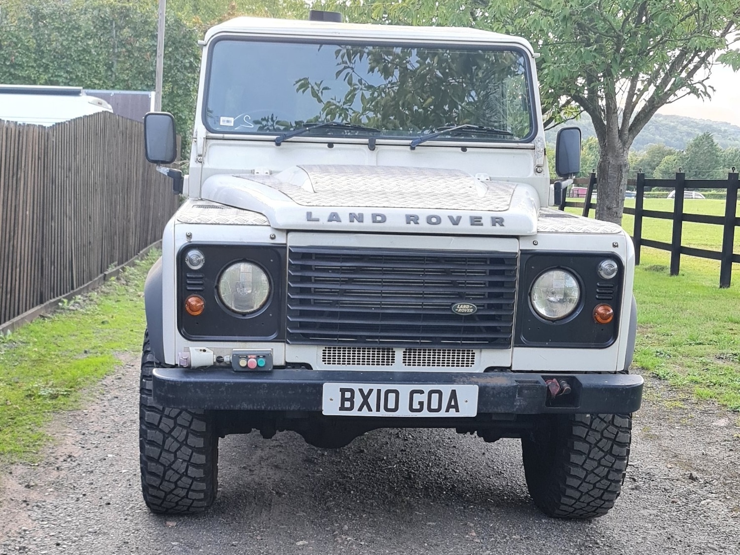Used Land Rover Defender 2010 for sale - 76384936: Photo 4