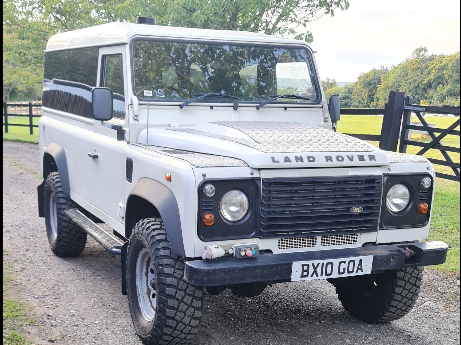 Used Land Rover Defender 2010 for sale - 76384936: Photo 5