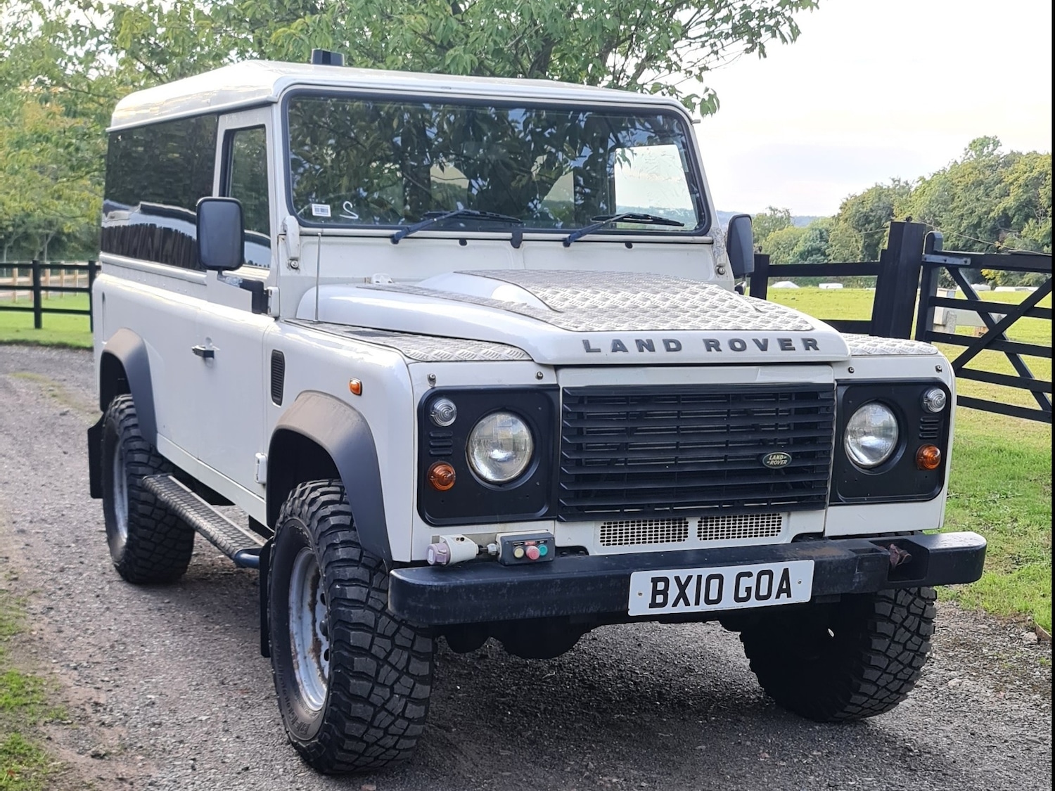 Used Land Rover Defender 2010 for sale - 76384936: Photo 6
