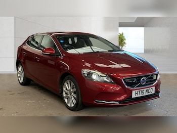 Used Volvo V40 2015 for sale - 79480403: Photo