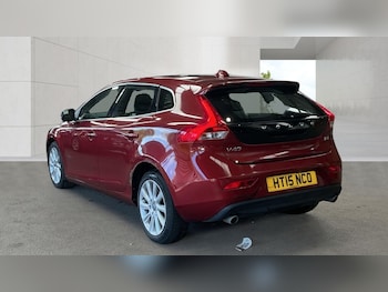 Used Volvo V40 2015 for sale - 79480403: Photo