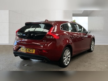 Used Volvo V40 2015 for sale - 79480403: Photo