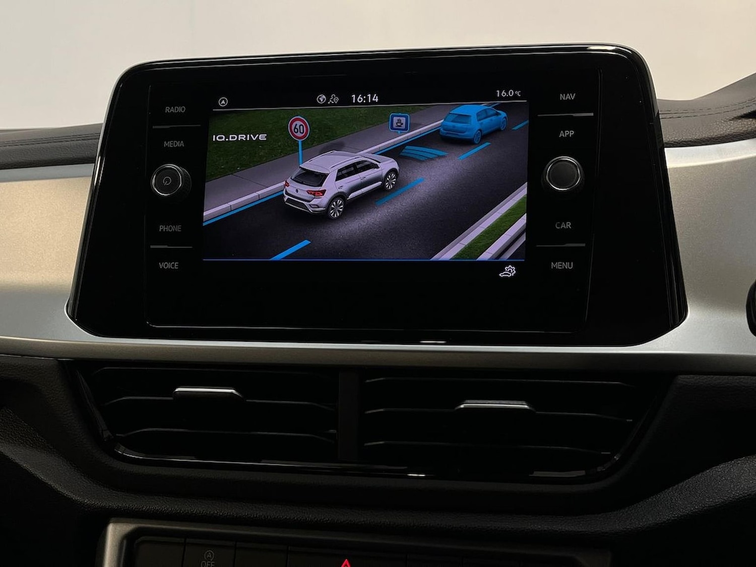 Used Volkswagen T-Roc 2025 for sale - 76770063: Photo 31