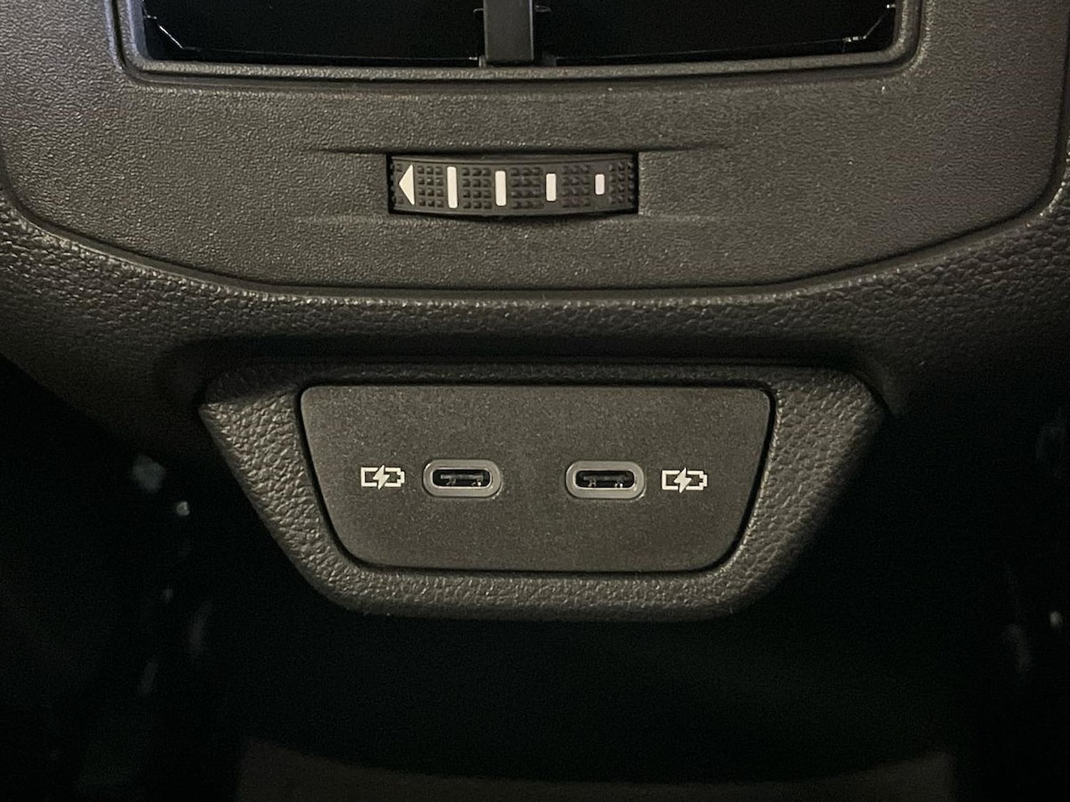 Used Volkswagen T-Roc 2025 for sale - 76770063: Photo 35