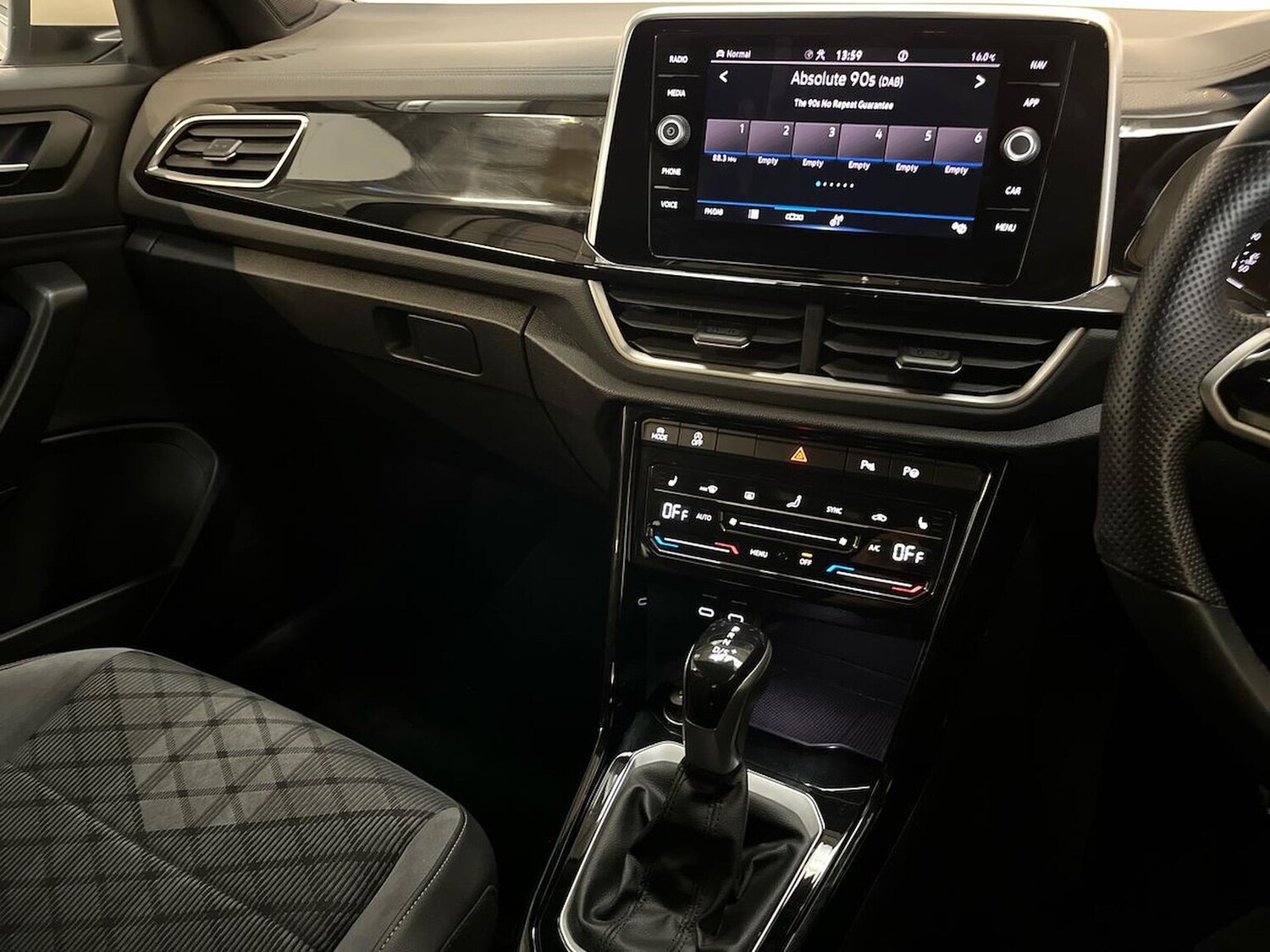 Used Volkswagen T-Roc 2023 for sale - 76566540: Photo 13