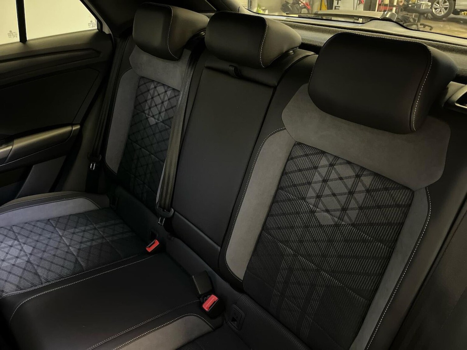 Used Volkswagen T-Roc 2023 for sale - 76566540: Photo 16