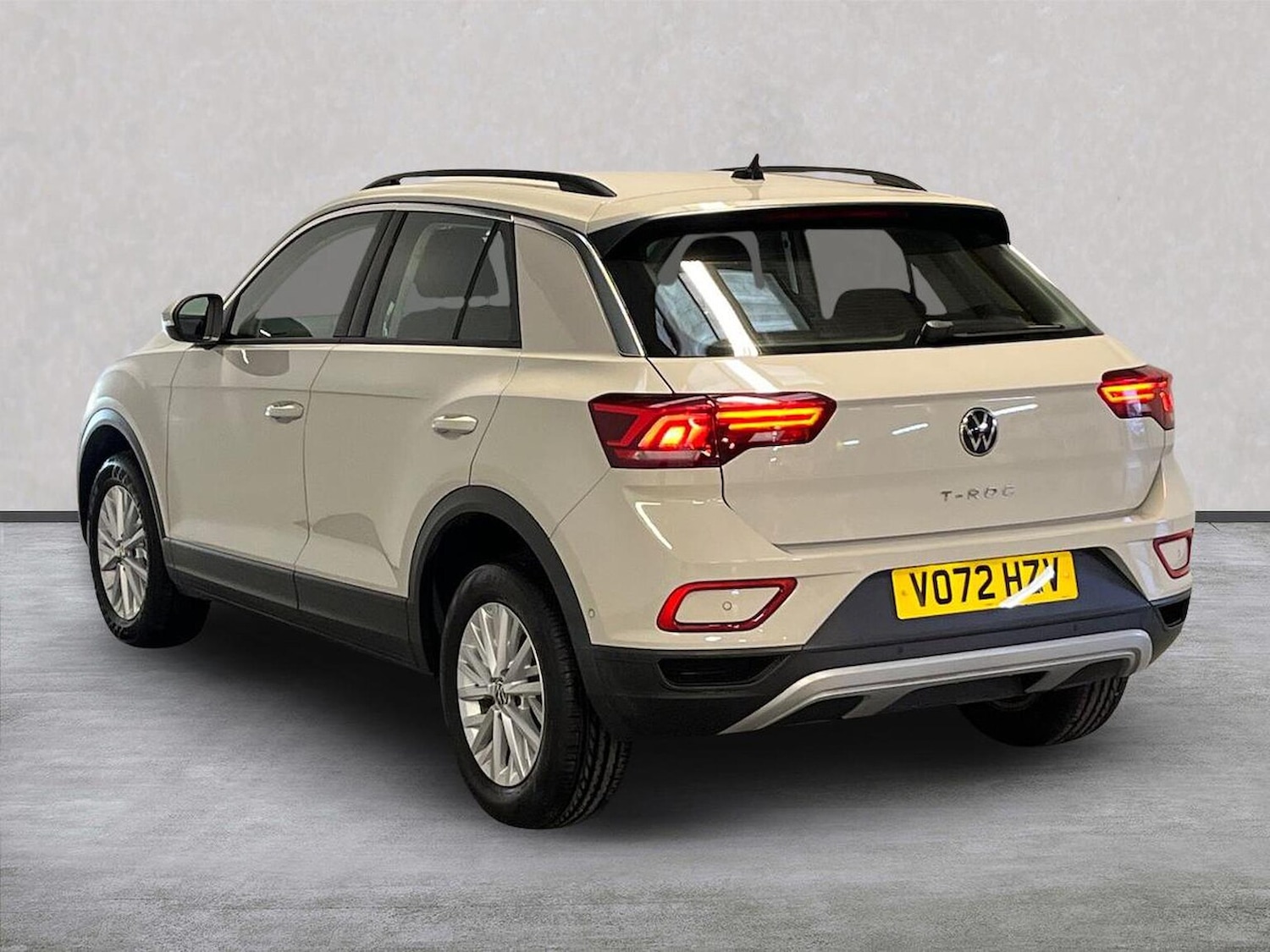 Used Volkswagen T-Roc 2022 for sale - 76532488: Photo 2