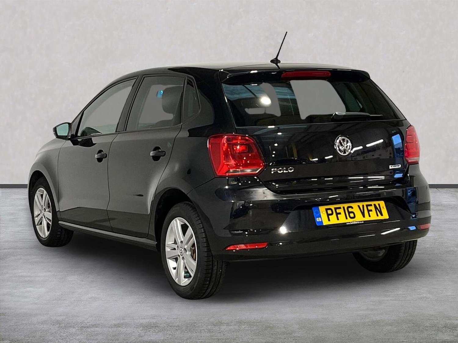 Used Volkswagen Polo 2016 for sale - 76893243: Photo 2