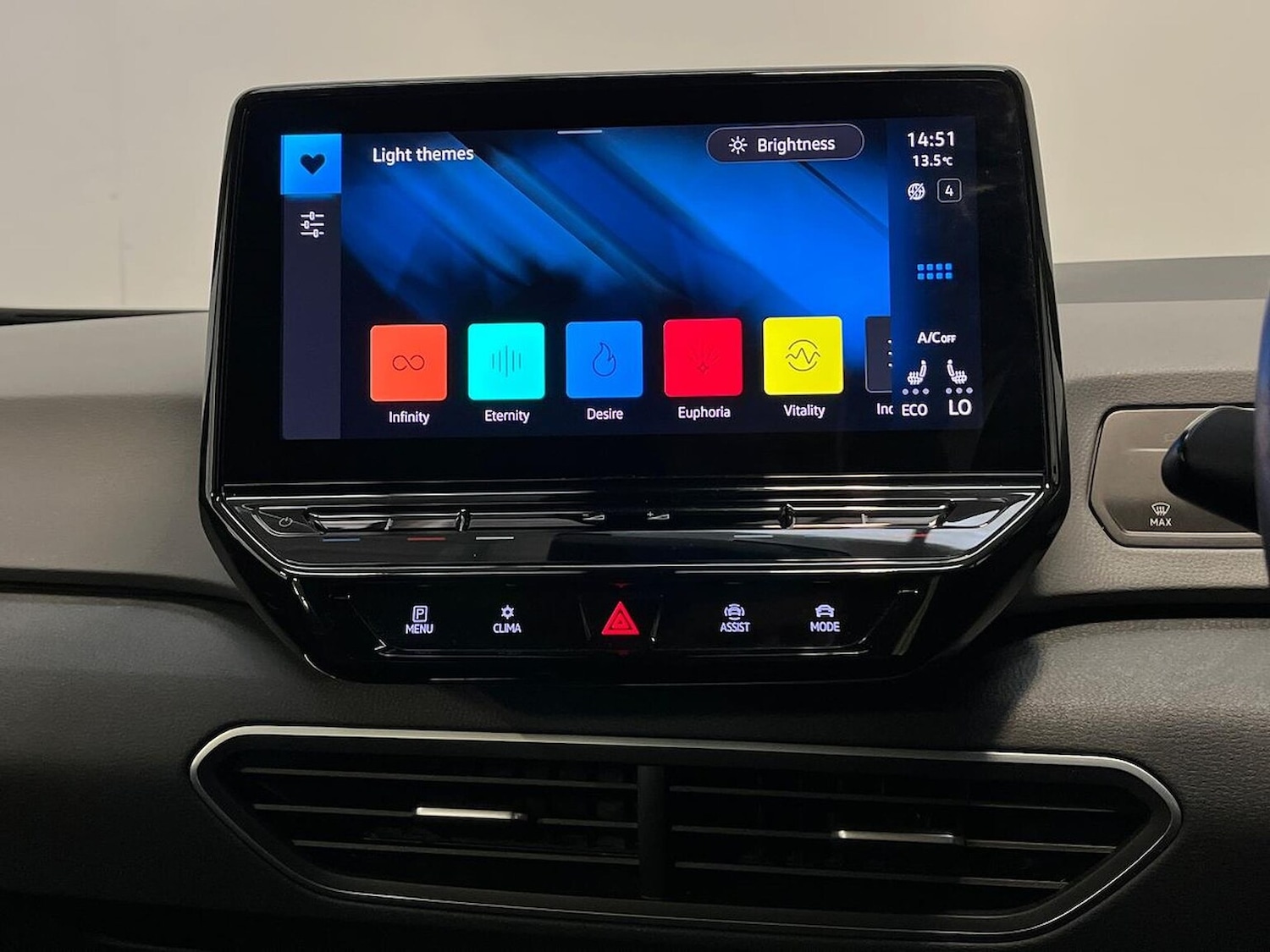 Used Volkswagen ID.3 2023 for sale - 76478216: Photo 24