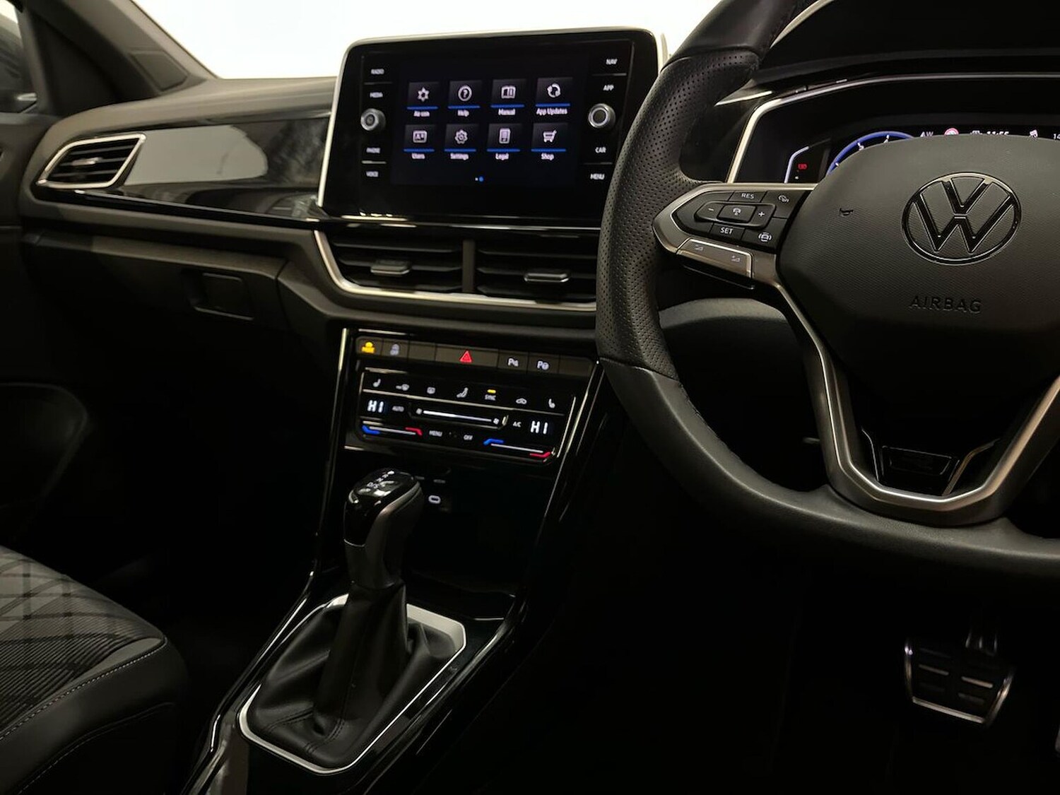 Used Volkswagen T-Roc 2025 for sale - 76382630: Photo 13