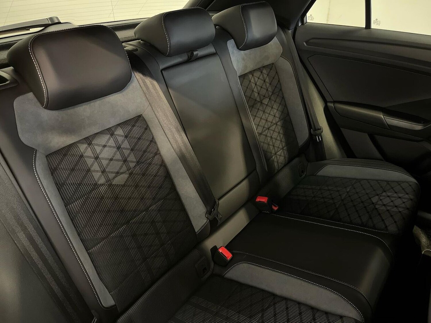 Used Volkswagen T-Roc 2025 for sale - 76382630: Photo 16