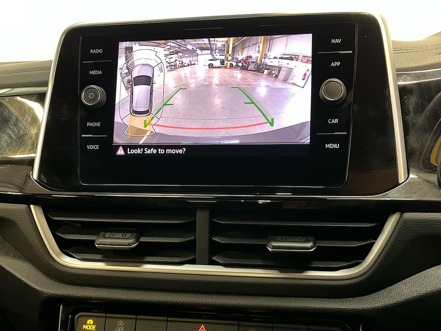 Used Volkswagen T-Roc 2025 for sale - 76382630: Photo 23