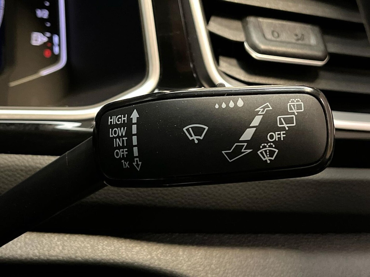 Used Volkswagen T-Roc 2025 for sale - 76382630: Photo 28