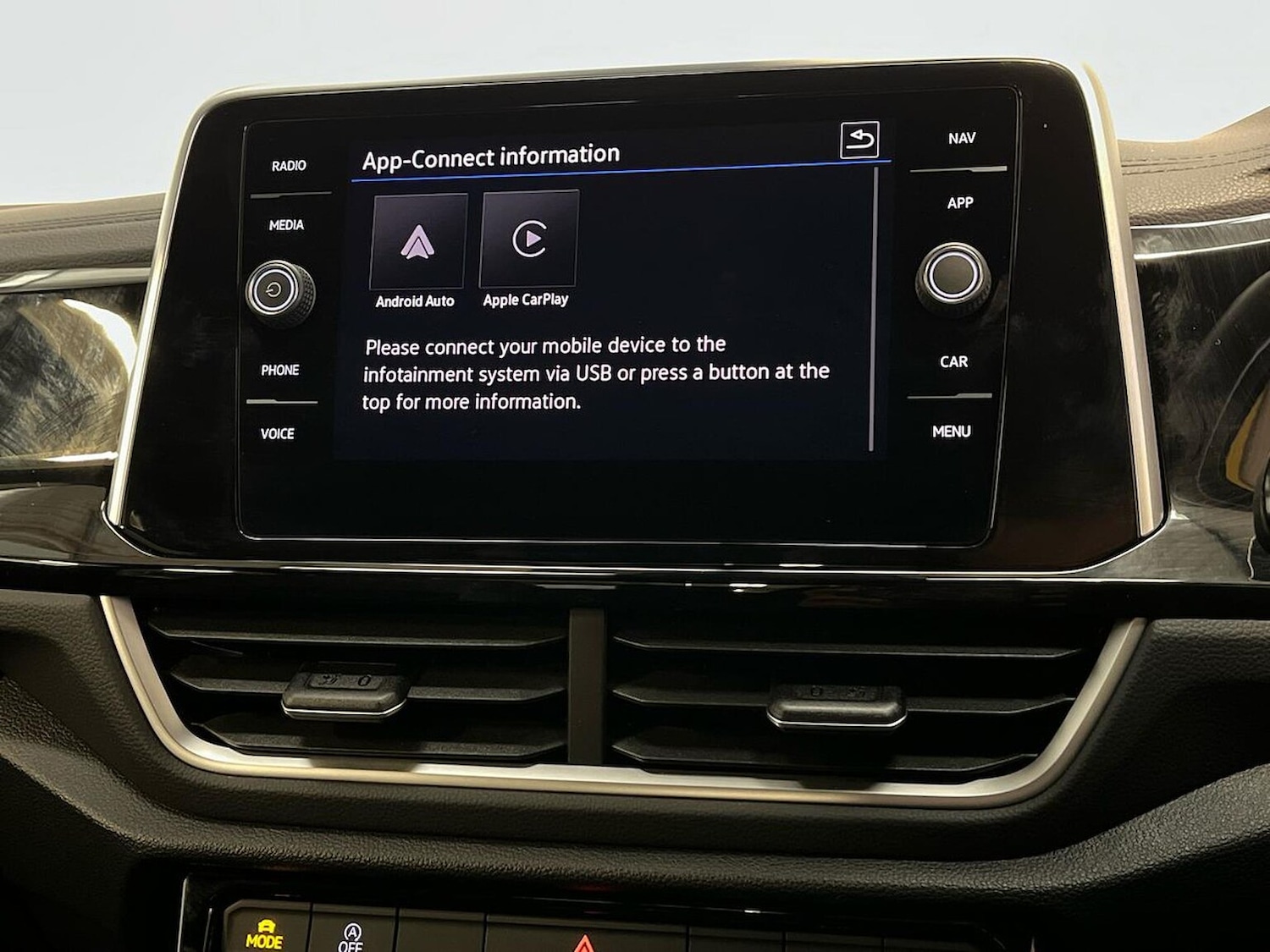 Used Volkswagen T-Roc 2025 for sale - 76382630: Photo 30