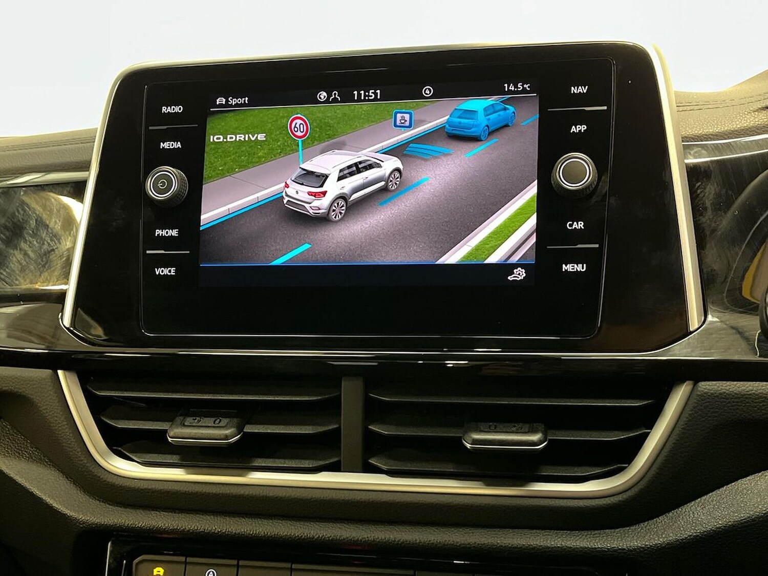 Used Volkswagen T-Roc 2025 for sale - 76382630: Photo 31