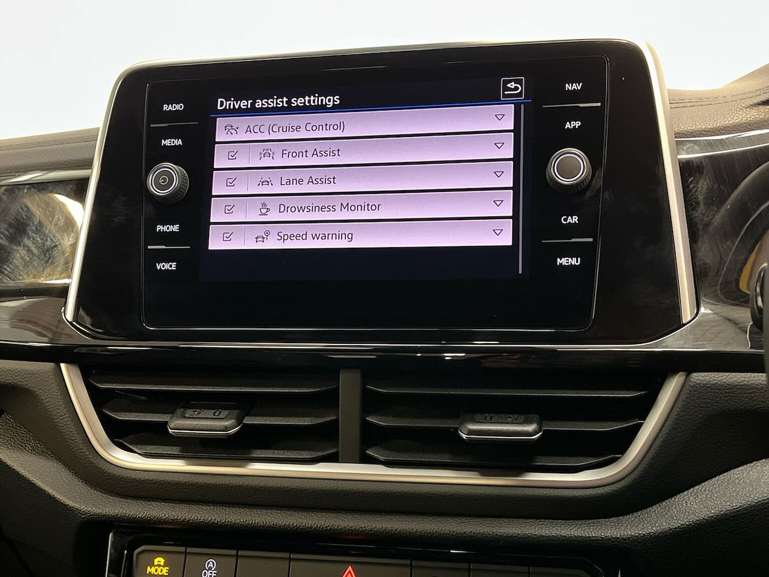 Used Volkswagen T-Roc 2025 for sale - 76382630: Photo 32