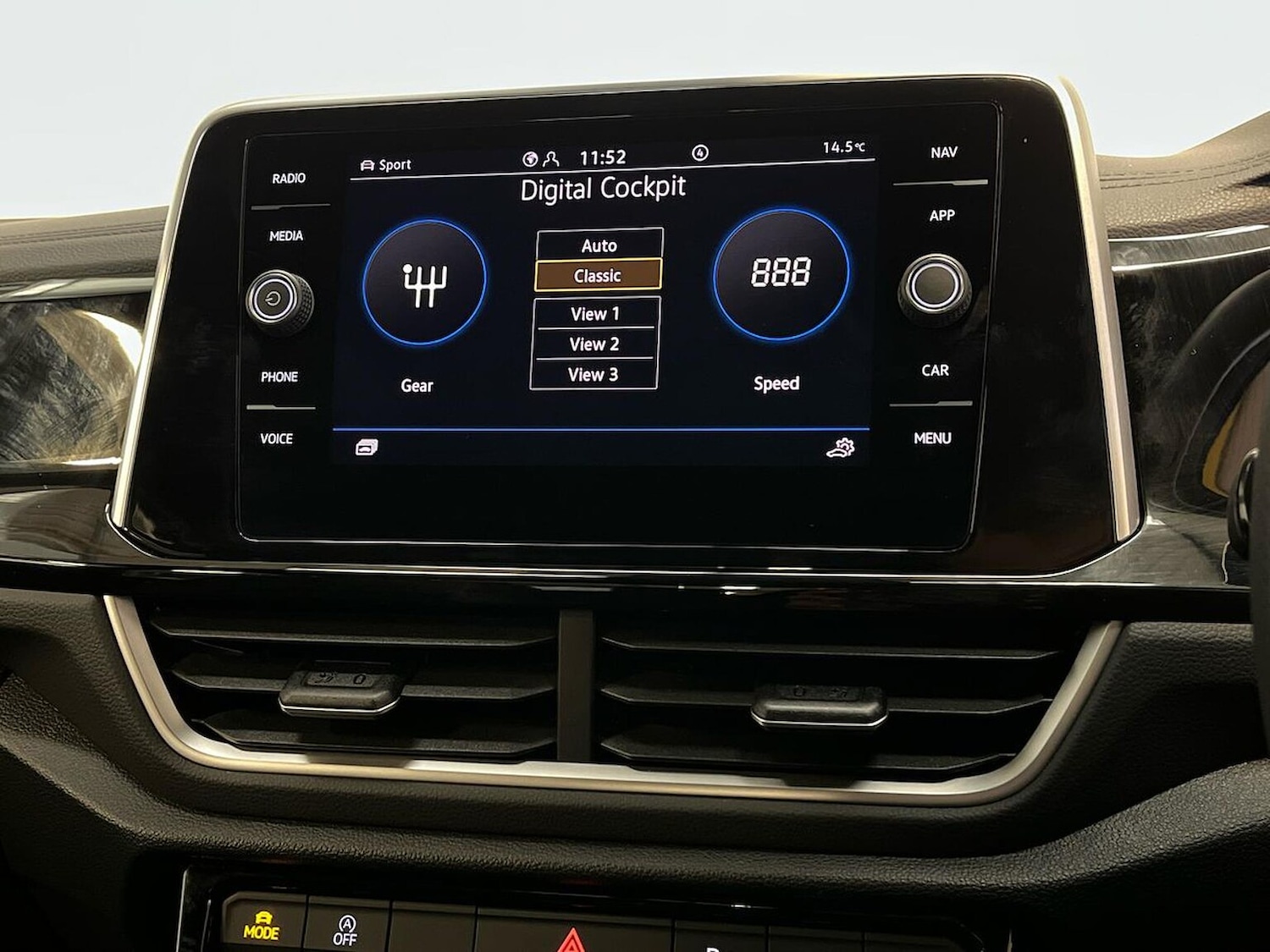 Used Volkswagen T-Roc 2025 for sale - 76382630: Photo 37