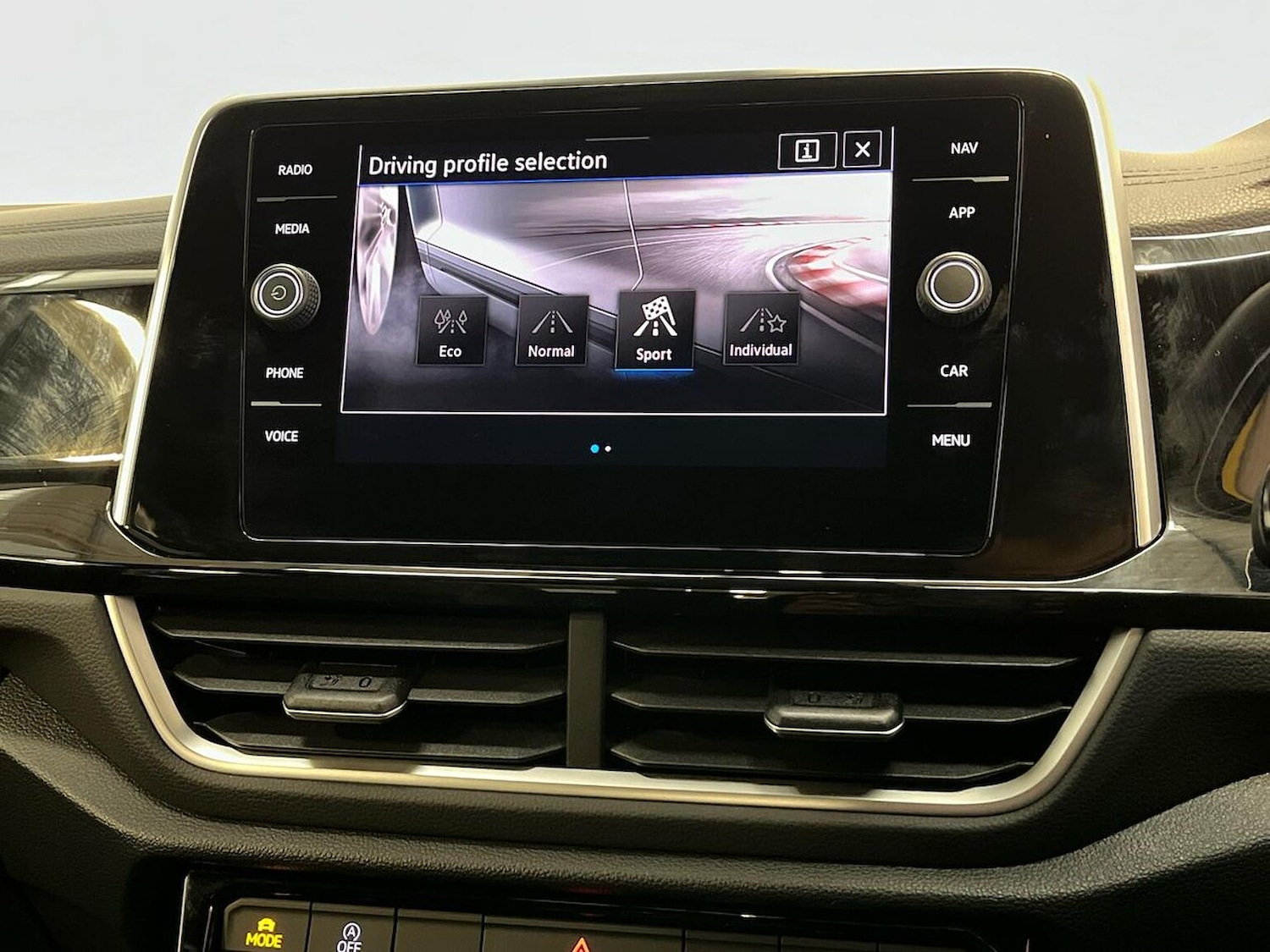 Used Volkswagen T-Roc 2025 for sale - 76382630: Photo 39