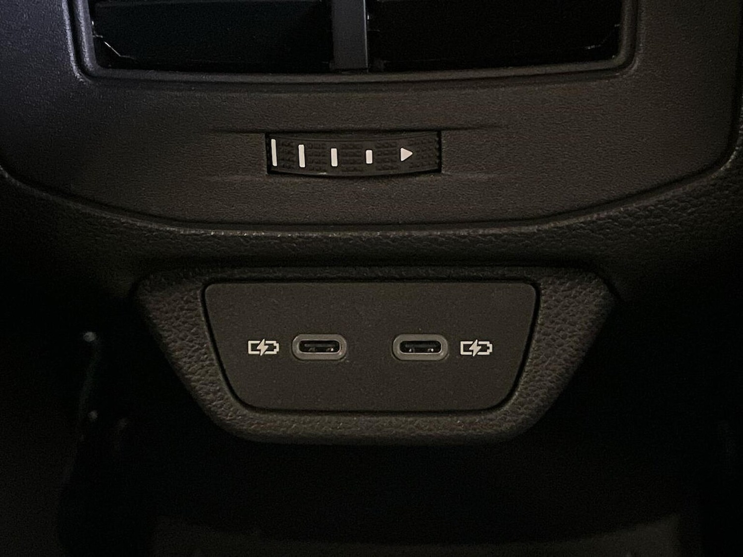 Used Volkswagen T-Roc 2025 for sale - 76382630: Photo 40