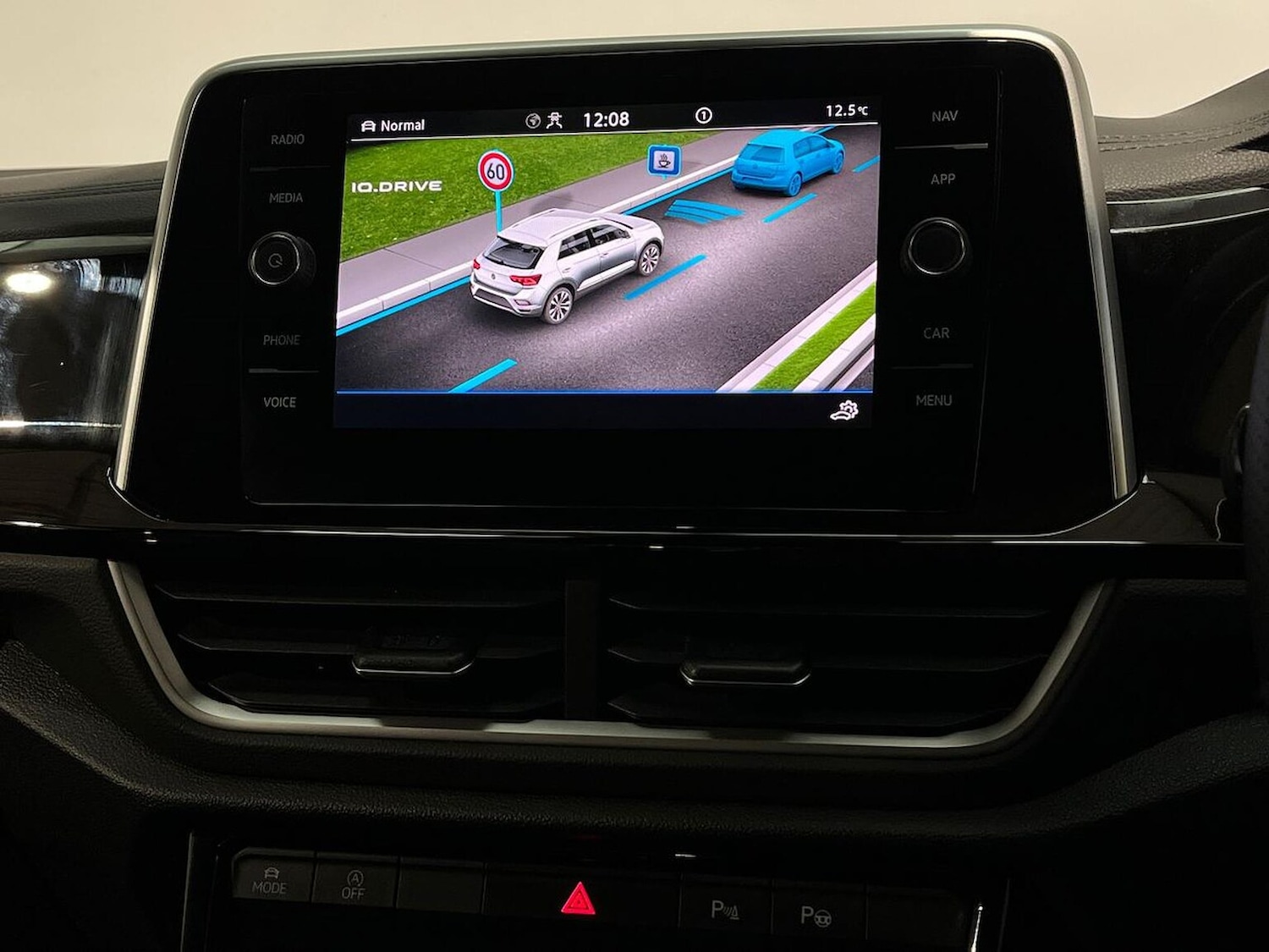 Used Volkswagen T-Roc 2025 for sale - 77056883: Photo 33