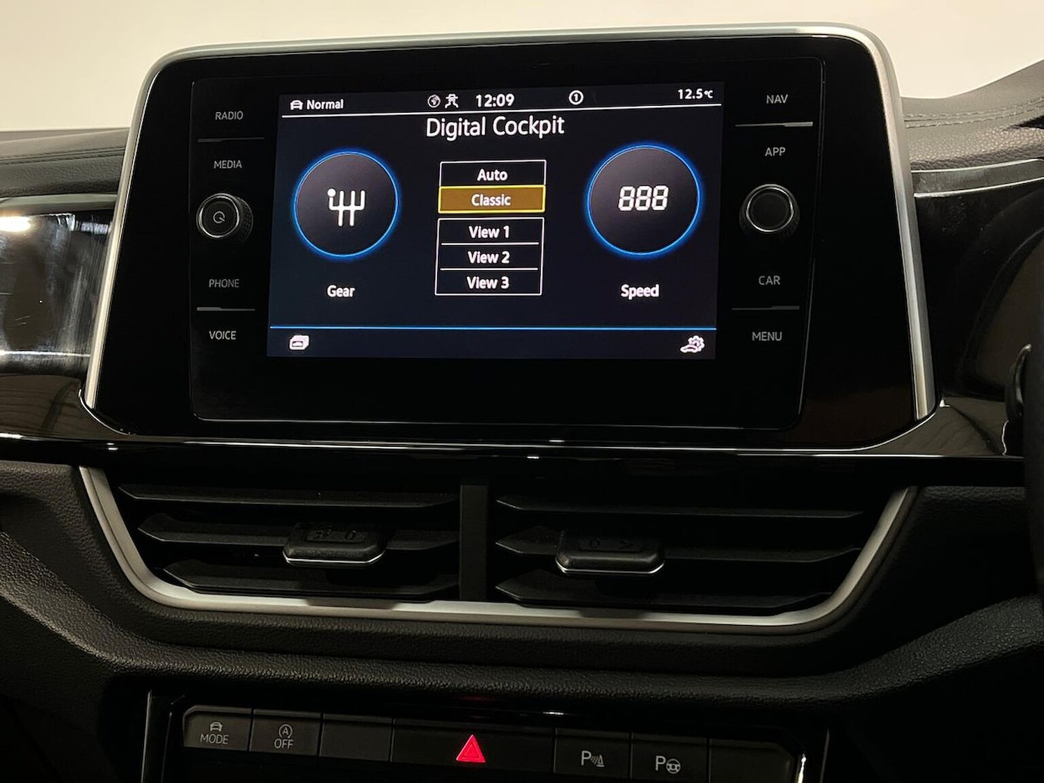 Used Volkswagen T-Roc 2025 for sale - 77056883: Photo 39