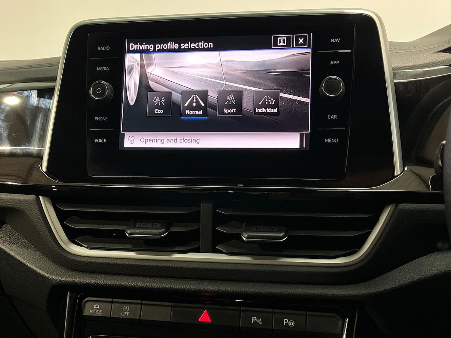 Used Volkswagen T-Roc 2025 for sale - 77056883: Photo 41