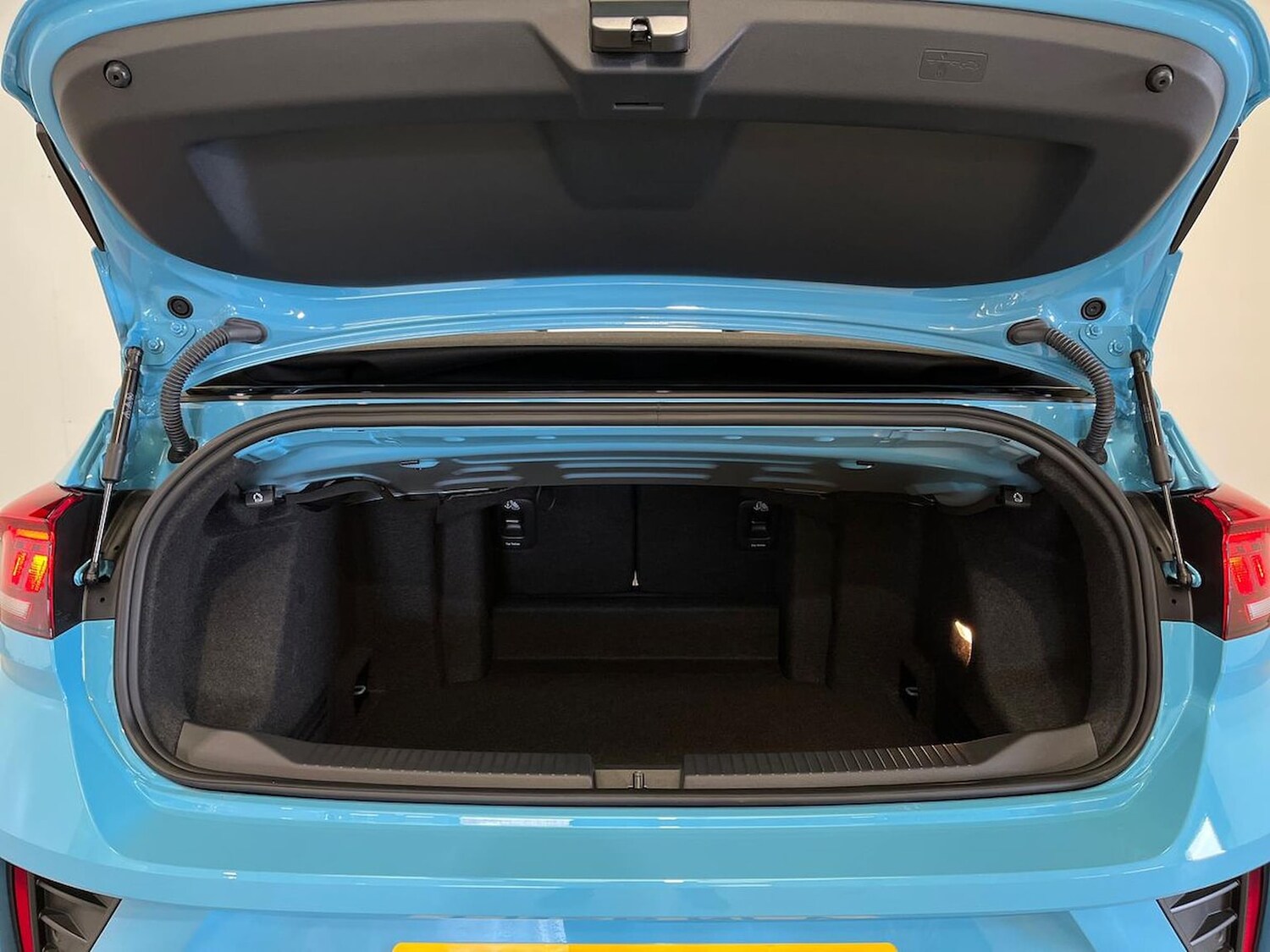 Used Volkswagen T-Roc 2026 for sale - 78195878: Photo 17