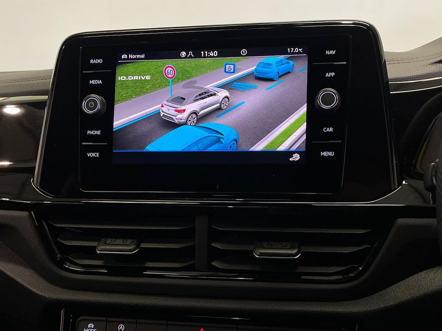 Used Volkswagen T-Roc 2026 for sale - 78195878: Photo 31