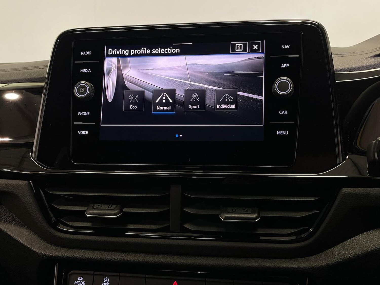 Used Volkswagen T-Roc 2026 for sale - 78195878: Photo 37