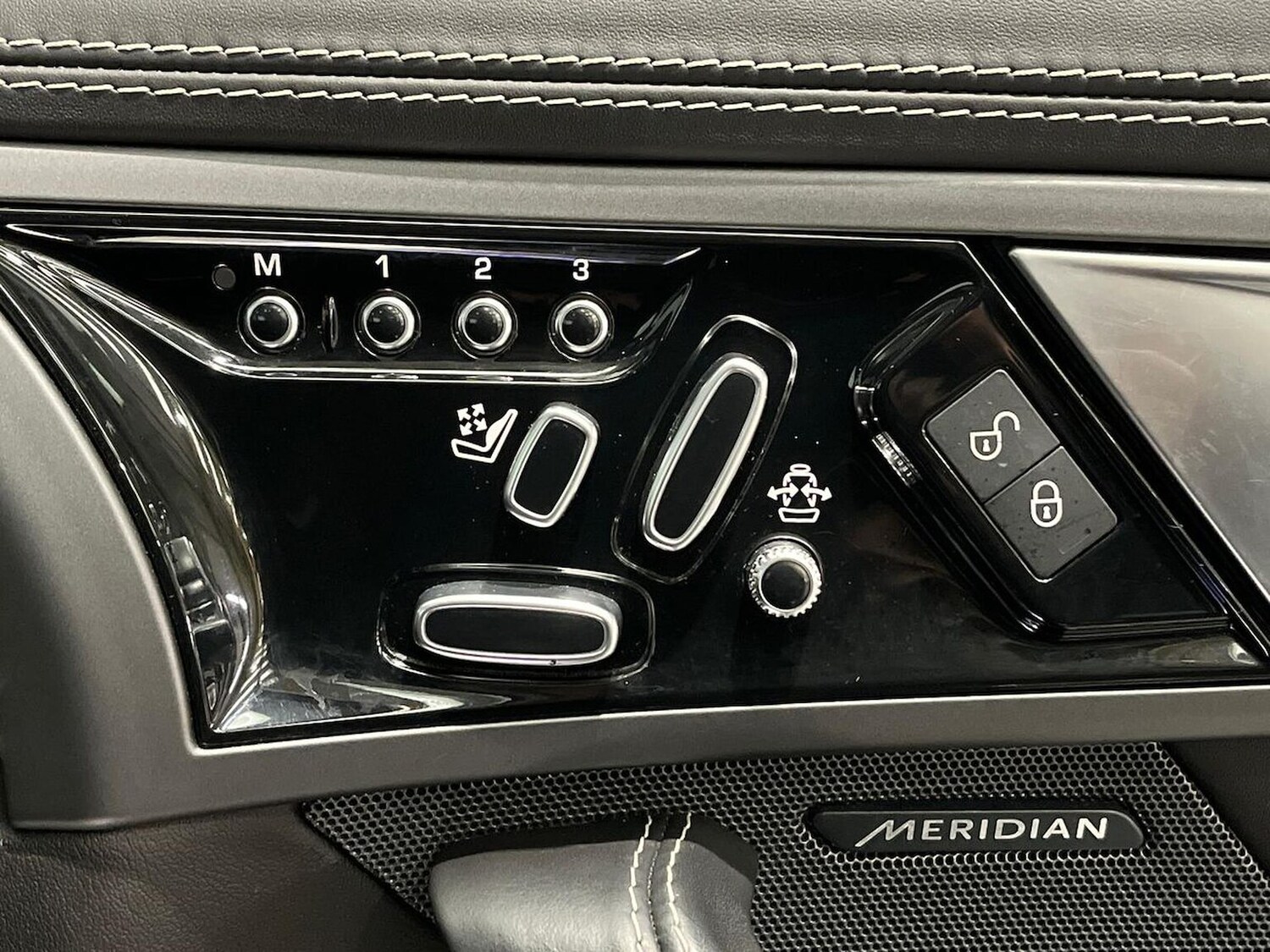 Used Jaguar F-Type 2015 for sale - 77901585: Photo 30