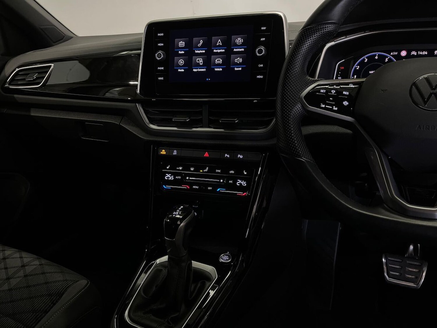 Used Volkswagen T-Roc 2023 for sale - 78195873: Photo 13