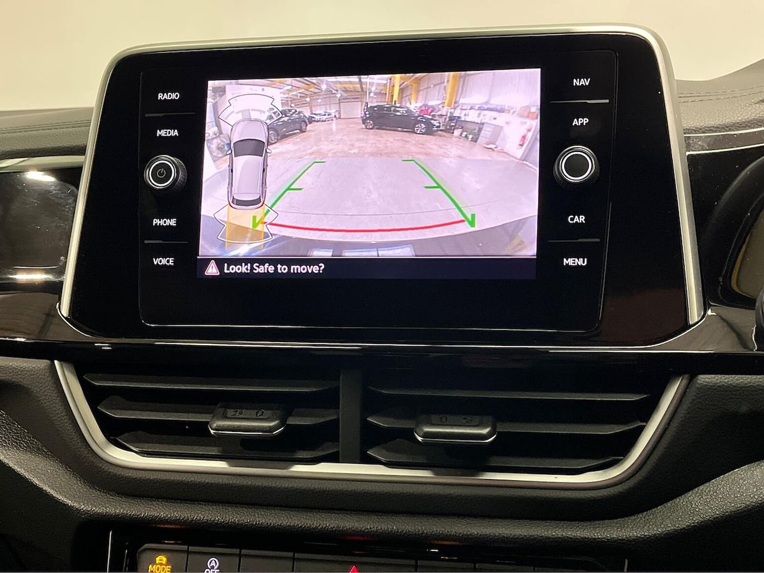 Used Volkswagen T-Roc 2023 for sale - 78195873: Photo 23