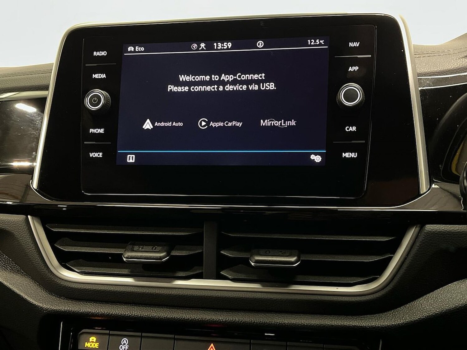 Used Volkswagen T-Roc 2023 for sale - 78195873: Photo 25