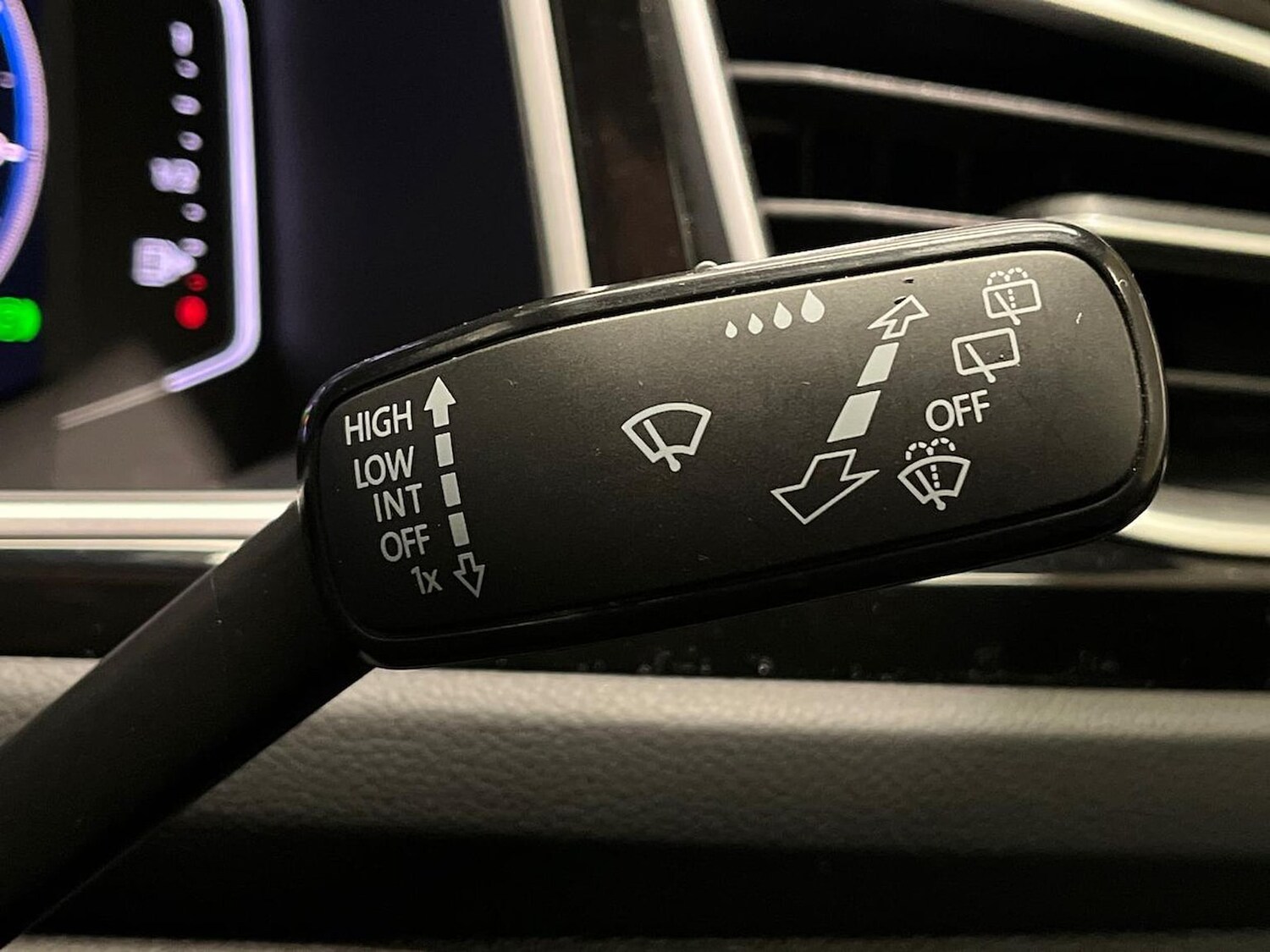 Used Volkswagen T-Roc 2023 for sale - 78195873: Photo 28