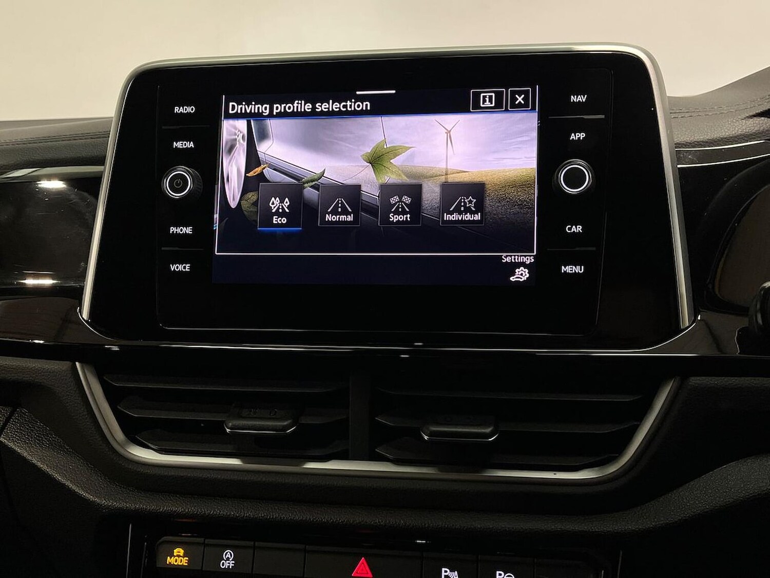 Used Volkswagen T-Roc 2023 for sale - 78195873: Photo 38