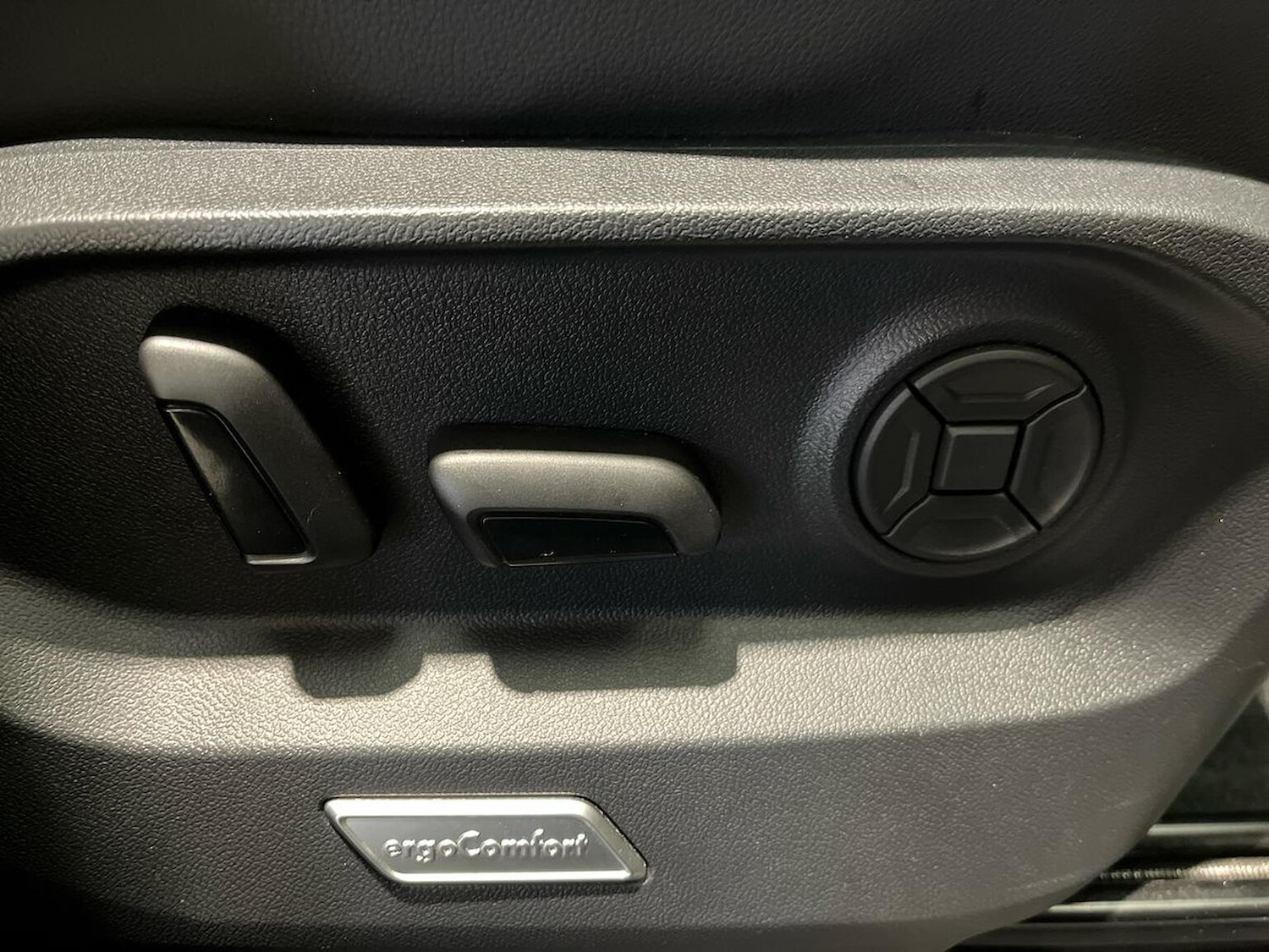 Used Volkswagen Touareg 2023 for sale - 76892113: Photo 30