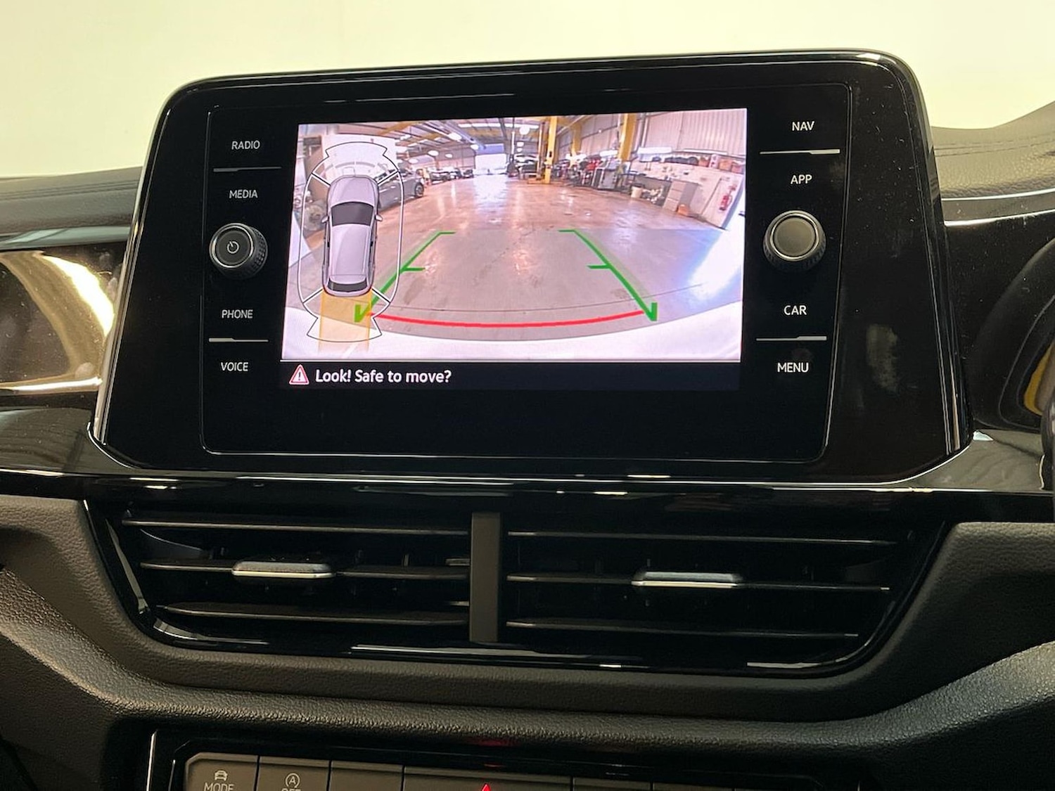 Used Volkswagen T-Roc 2025 for sale - 76492417: Photo 23