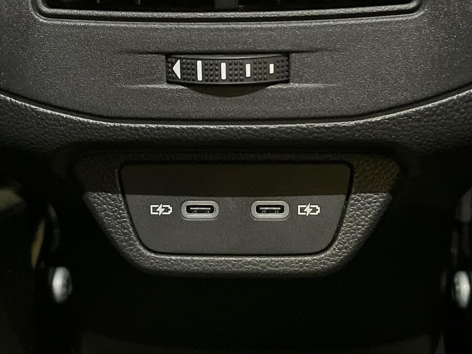 Used Volkswagen T-Roc 2025 for sale - 76492417: Photo 40