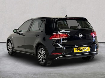 Used Volkswagen Golf 2018 for sale - 76504991: Photo