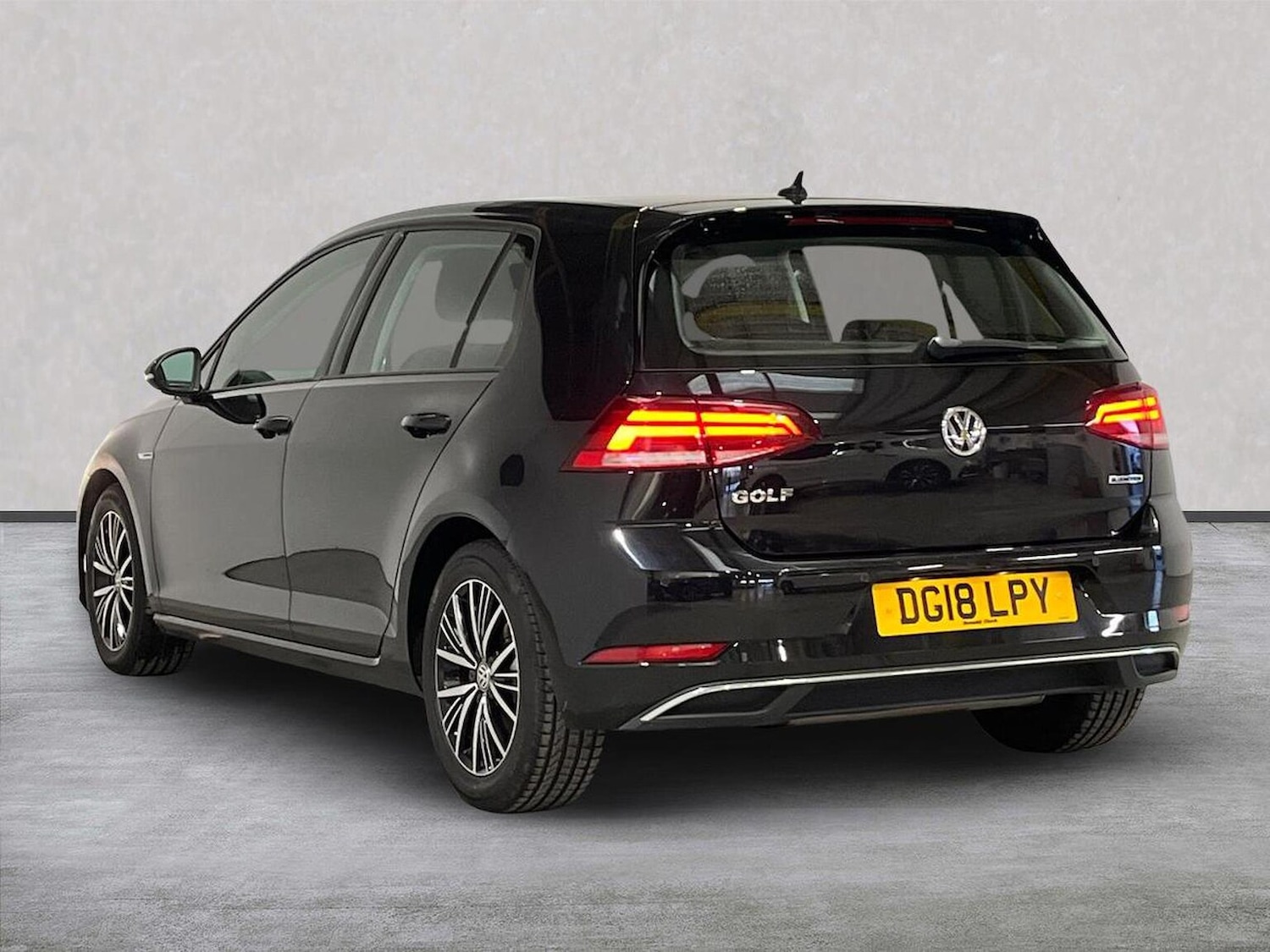 Used Volkswagen Golf 2018 for sale - 76831964: Photo 2