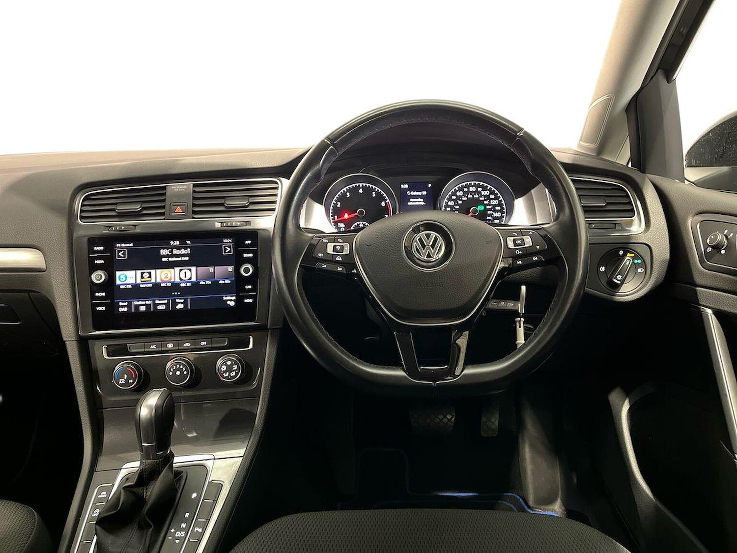 Used Volkswagen Golf 2018 for sale - 76831964: Photo 9