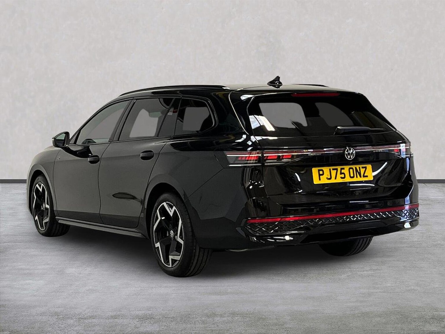 Used Volkswagen Passat 2025 for sale - 77056898: Photo 2