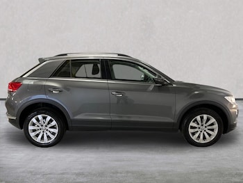 Used Volkswagen T-Roc 2021 for sale - 78176521: Photo