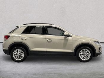 Used Volkswagen T-Roc 2024 for sale - 78815899: Photo