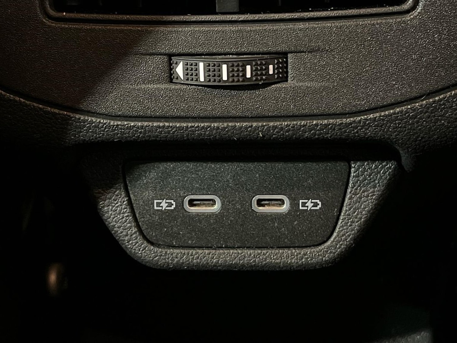 Used Volkswagen T-Roc 2022 for sale - 76799423: Photo 40