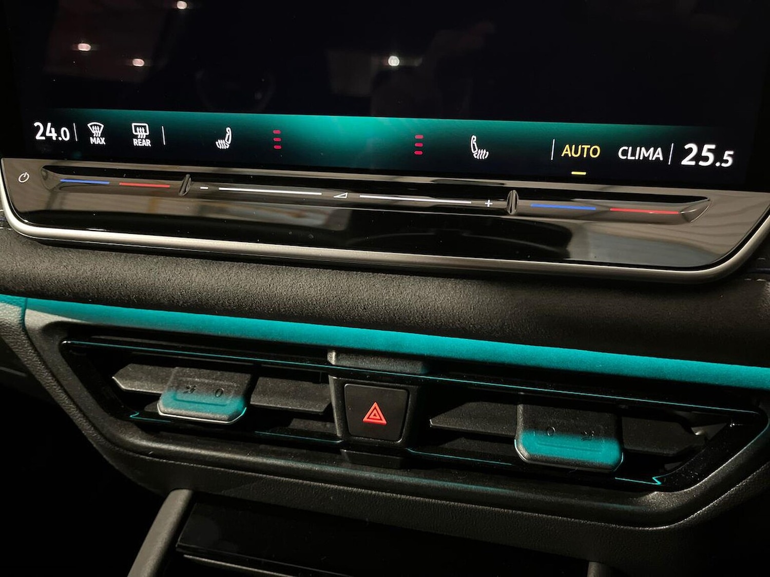 Used Volkswagen Touran 2025 for sale - 77056887: Photo 14