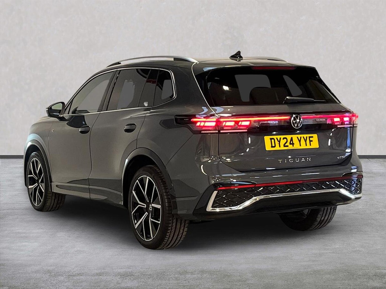 Used Volkswagen Tiguan 2024 for sale - 76363408: Photo 2