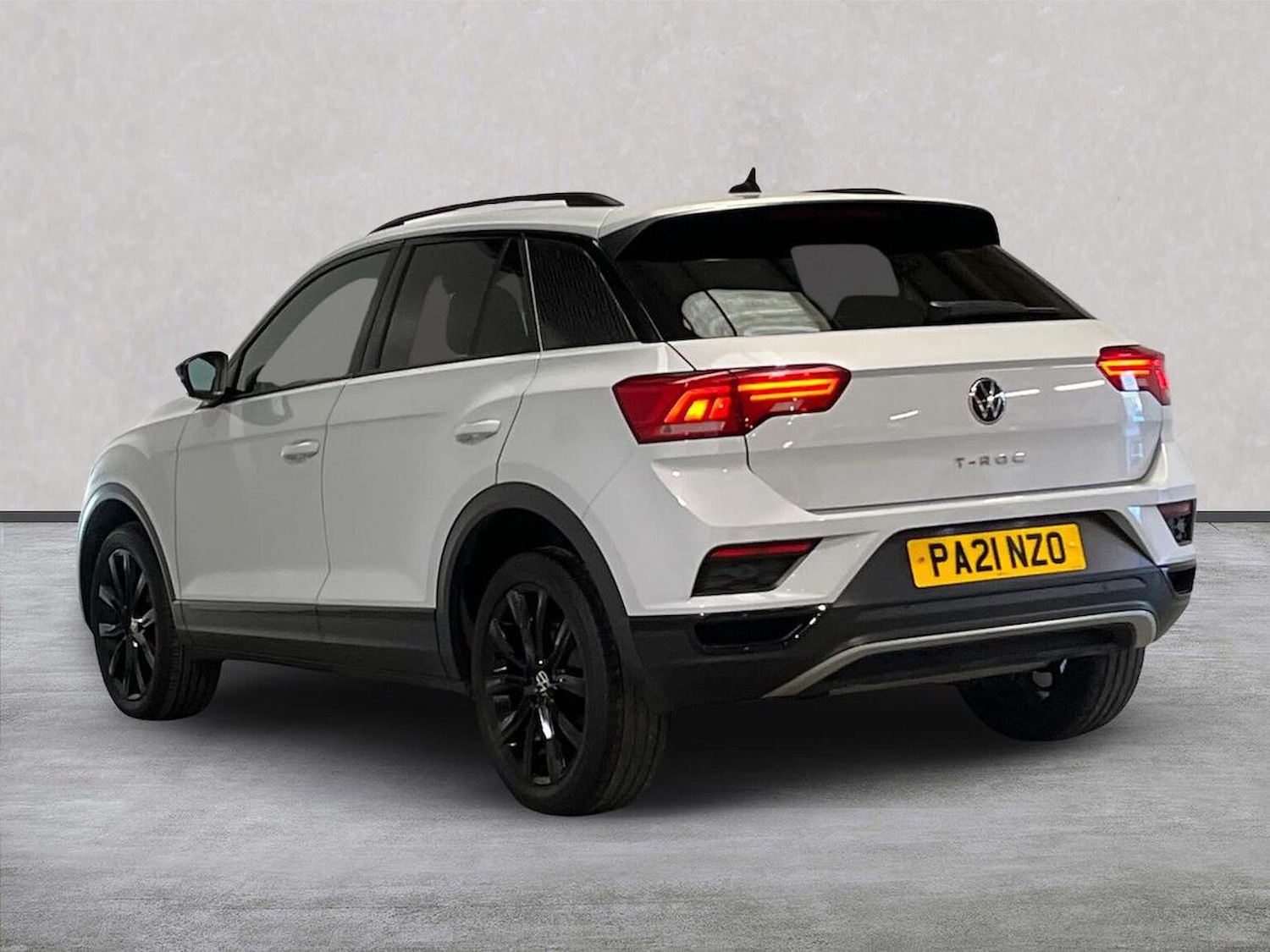 Used Volkswagen T-Roc 2021 for sale - 76864055: Photo 2