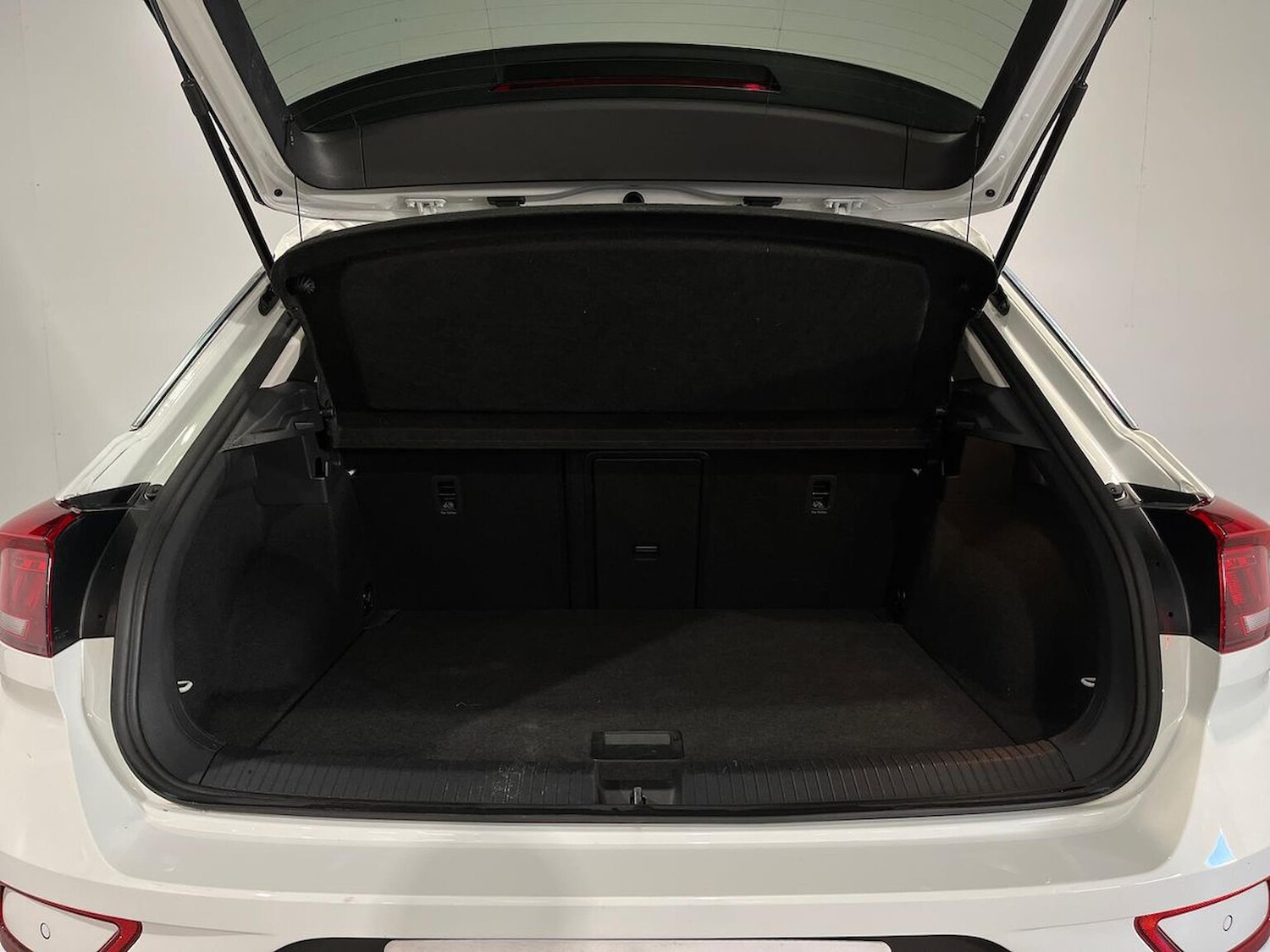 Used Volkswagen T-Roc 2023 for sale - 76706422: Photo 17